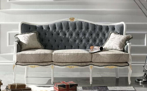 Casa Padrino Luxus Barock Sofa Grau / Hellgrau / Wei� / Gold - Edles Wohnzimmer Sofa mit elegantem Muster und 2 dekorativen Kissen - Barock M�bel - Luxus Qualit�t - Made in Italy