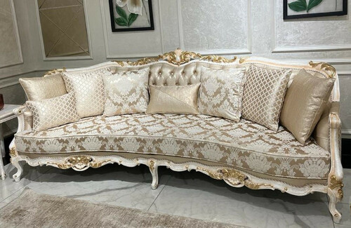 Casa Padrino Luxus Barock Sofa Gold / Wei� / Gold - Handgefertigtes Wohnzimmer Sofa mit elegantem Muster und dekorativen Kissen - Wohnzimmer M�bel im Barockstil