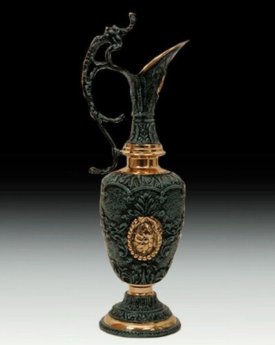 Casa Padrino Luxus Barock Vase in Weinkrug Form Gr�n / Messing H. 45 cm - Barock Deko Accessoires