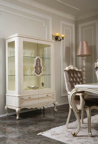 Casa Padrino Luxus Barock Vitrine Wei� / Beige / Braun 118 x 49 x H. 186 cm - Massivholz Vitrinenschrank mit 2 Glast�ren und 2 Schubladen - M�bel im Barockstil