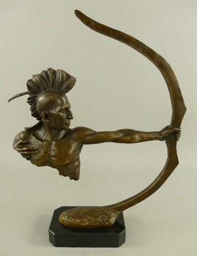 Casa Padrino Luxus Bronze Deko Skulptur Indianer mit Bogen Bronze / Schwarz H. 42 cm