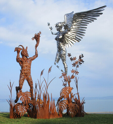 Casa Padrino Luxus Deko Skulptur Engel und Pan Rost / Silber 325 x 173 x H. 370 cm - Riesige Metall Skulptur - Riesige Garten Deko Figur - Garten Skulpturen - Metall Skulpturen