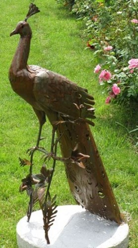 Casa Padrino Gartendeko Skulptur Pfau Rostfarben 50 x 75 x H. 118 cm - Elegante Gartendeko Figur - Wetterbest�ndige Gartenfigur