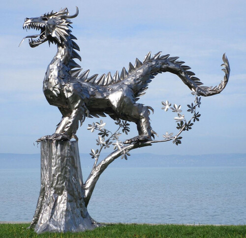 Casa Padrino Luxus Gartendeko Skulptur Drache Silber 290 x 140 x H. 292 cm - Riesige Edelstahl Deko Figur - Gartenfigur - Hotel Garten Deko