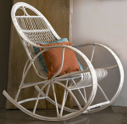 Casa Padrino Luxus Schaukelsessel Wei� 53 x 120 x H. 115 cm - Handgefertigter Rattan Schaukelstuhl mit Armlehnen - Wohnzimmer M�bel - Garten M�bel - Rattan M�bel - Luxus M�bel