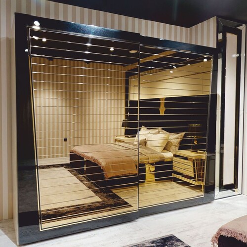 Casa Padrino Luxus Schlafzimmerschrank mit 2 Schiebet�ren Schwarz / Gold 280 x H. 230 cm