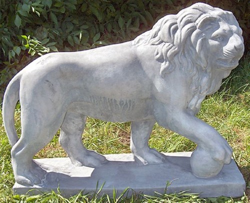 Casa Padrino Luxus Deko Skulptur L�we mit Ball rechts Grau 75 x 22 x H. 58 cm - Prunkvolle Gartendeko