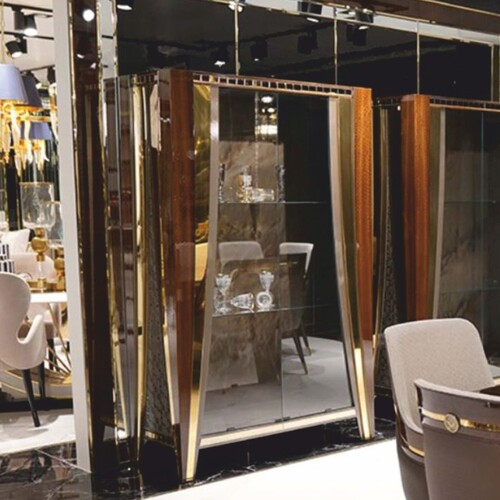 Casa Padrino Luxus Vitrine mit 2 Glast�ren Braun / Gold 130 x H. 200 cm - Luxus M�bel