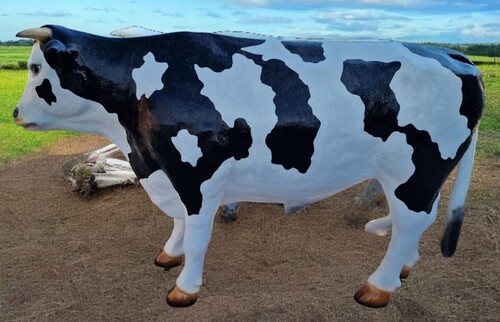 Casa Padrino XXL Deko Skulptur Kuh Wei� / Schwarz 240 cm - Lebensgro�e Garten Figur