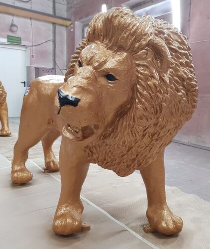 Casa Padrino XXL Deko Skulptur L�we Gold / Schwarz 210 cm