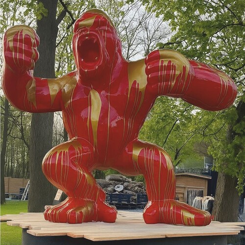 Casa Padrino XXL Deko Skulptur Gorilla Affe Rot / Gold H. 180 cm - Garten Figur