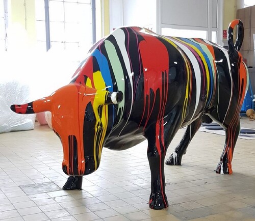 Casa Padrino XXL Deko Skulptur Stier Schwarz / Bunt 235 x H. 140 cm