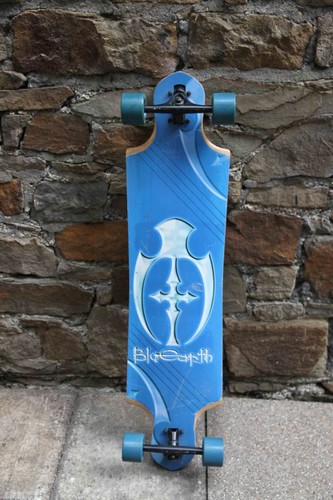 Koston Drop Through Longboard Bamboo Cruiser Shield Blau / Wei� 10 x 40.5 inch - Lagerware mit leichten Kratzern