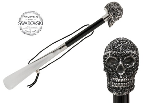 Schuhanzieher mit Swarovski� Totenkopf - Buchenholz-Stange, Schaufel aus ABS, Griff mit Swarovski�-Kristallen - Handmade in Italy