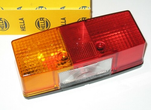 1 St�ck - Hella Dreikammerleuchte links mit Kennzeichenleuchte