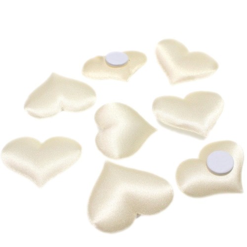 100 Herzen Stoff gl�nzend soft 28mmx32mm Klebepunkt Streudeko Streuherzen Hochzeit 