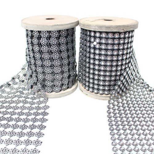 2m Tischband Zierband Bord�re Blumen Nieten B8cm silber