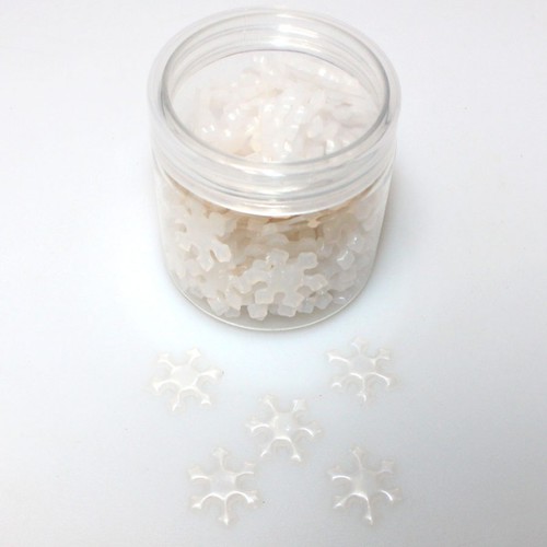 125 Schneeflocken Streuteile 2cm Polyresin Winter Weihnachten 