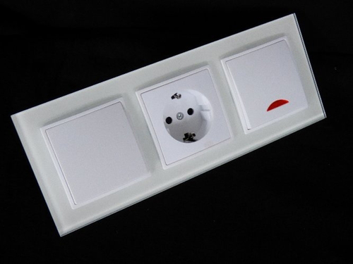 7157 Abelka Nuovo wei� 1xSchuko Dose 1xWechsel- 1xKontroll- Schalter