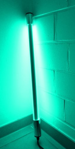 9662 LED Leuchtstab 18 Watt T�rkis 123 cm IP-44 Blendschutz 