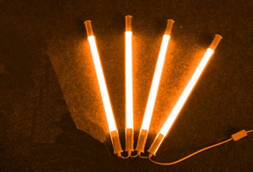 9302 LED Stab Leuchte QLS 4 x 18 Watt Leuchtst�be a 127 cm orange 