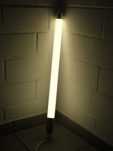 5571 LED Leuchtstab matt 9 Watt 1000lm 63cm Warm Wei� schwarze Kappe 