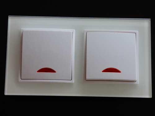 7813 ABELKA Nuovo wei� 2x Schalter +Glimmlampe 230 Volt 10 Ampere 