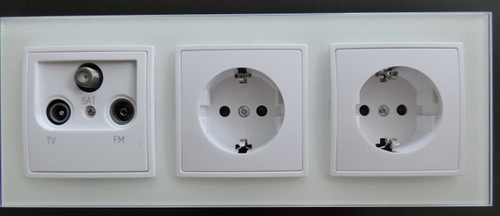 8296 Abelka Nuovo wei� GLAS 2xSchutzkontakt Steckdose 1xAntennen Dose