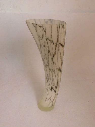 Design Vase Dekovase Standvase Designvase weiss mit schwarze geschwungen 36cm 