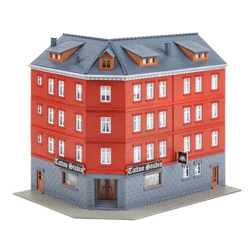 Faller H0 130138 Stadteckhaus mit Tattoostudio Stadthaus Eckhaus Bausatz 1:87