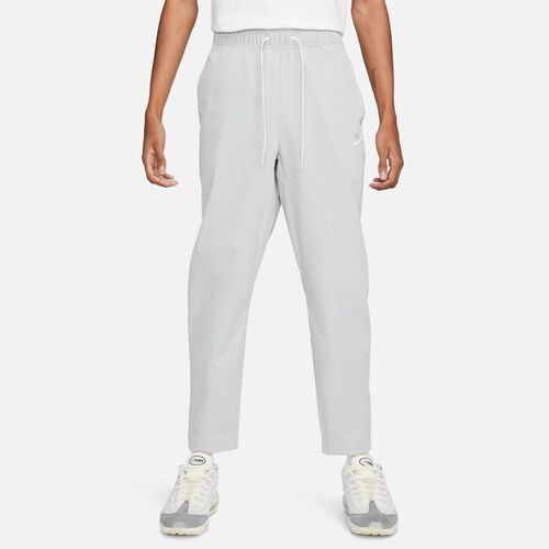 Nike Club Schmal zulaufende Herrenhose aus Webmaterial