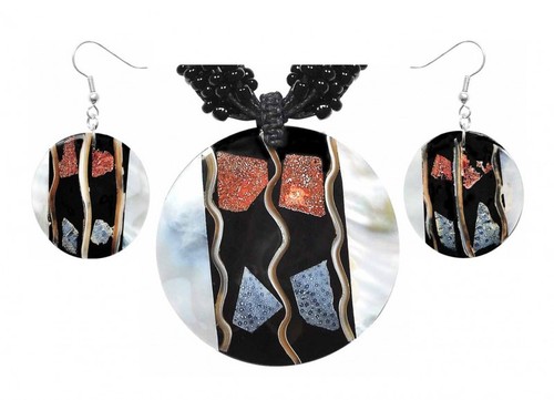 Set aus Hals-Kette und Ohrringen mit Muschel