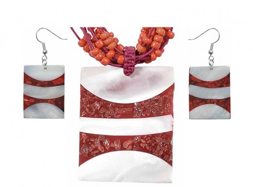 Set aus Hals-Kette und Ohrringen mit Muschel