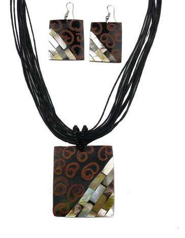 Set aus Hals-Kette und Ohrringen 