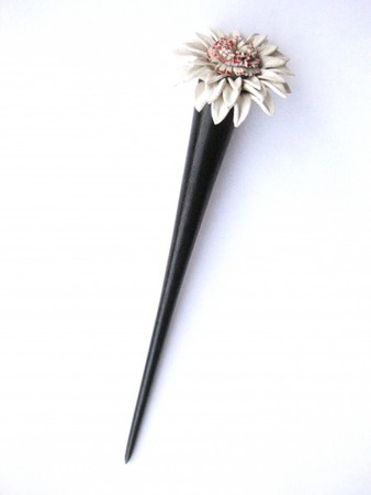 Haarnadel aus Holz mit sternf�miger Blume, Haarschmuck 