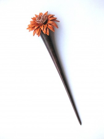 Haarnadel aus Holz mit sternf�miger Blume, Haarschmuck 