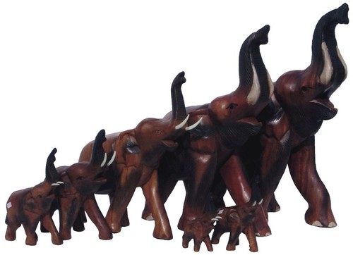 Elefant laufend, Holz-Elefant mit erhobenen R�ssel, Deko-Elefant