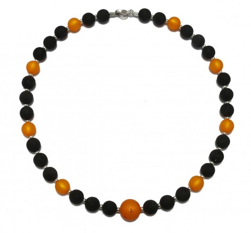 Halskette mit Polarisperlen und Lavaperlen