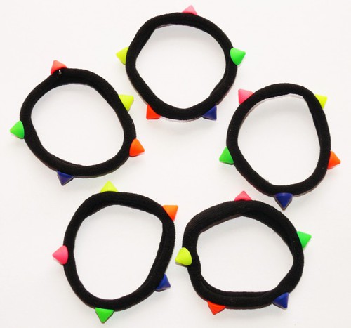 Haargummi aus Stoff, 5er Set in schwarz mit bunten Spitzen, NEU - Zopfgummi elastisch, Haarschmuck