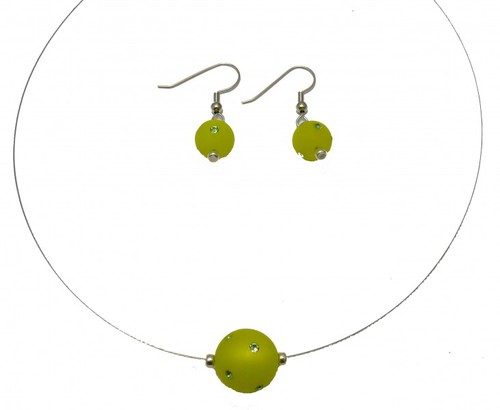 Halskette mit hellgr�ner Polarisperle mit Swarovski mit passenden Ohrringen