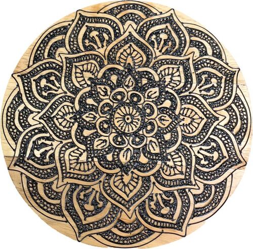 Wandteller aus Holz mit drei Motiven