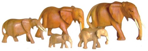 Elefant laufend, hell, Holz-Elefant