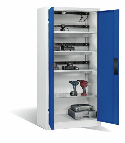 C+P Akku-Ladeschrank Comfort f�r 15 E-Werkzeuge H/B/T 1950x930x500 mm Lichtgrau/Enzianblau