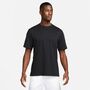 Nike Primary Vielseitiges Nike Dri-FIT Kurzarm-Oberteil f�r Herren