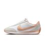 Nike W Nike Pacific - white/white onyx-black-total orange