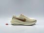 Nike W Nike Revolution 8 - lt khaki/metallic gold-coconut milk