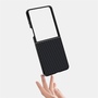 Carbon Optik Kameraschutz PC TPU f�r Samsung Galaxy Z Flip8 5G Schwarz